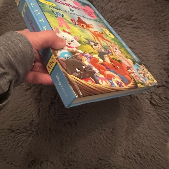 E is for Easter and H is for Halloween book -first words, ABCs and Lift-the-Flap - Picture 12 of 16